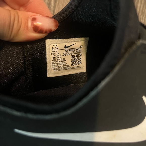 Nike Womens Black Slip-On Sneakers - Picture 6 of 6